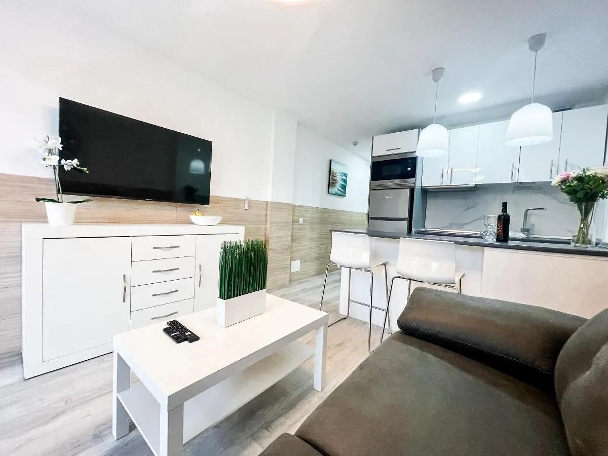 Pool View Holiday Home 普拉亚戴尔雷安格莱斯 公寓