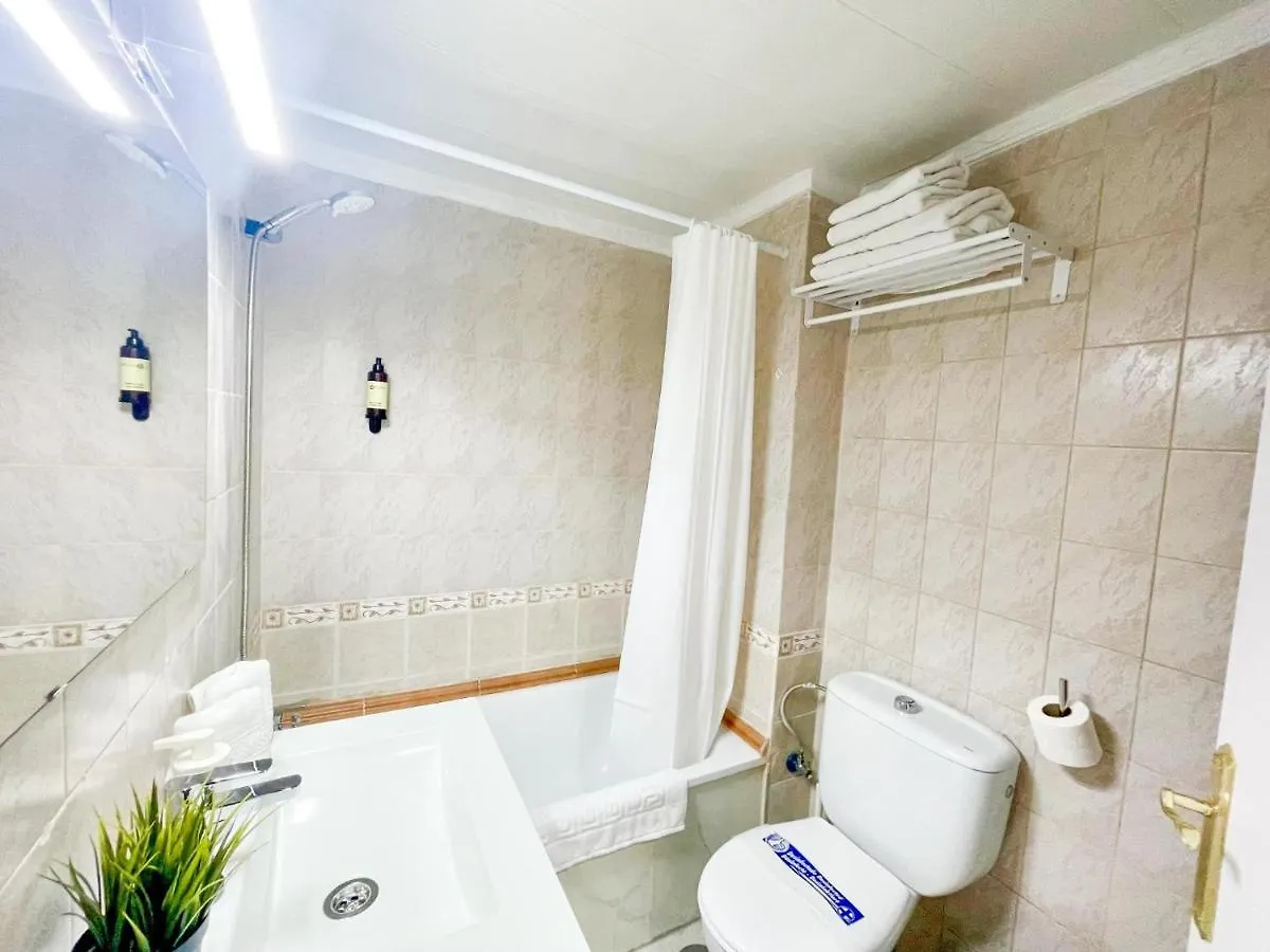 Pool View Holiday Home 普拉亚戴尔雷安格莱斯