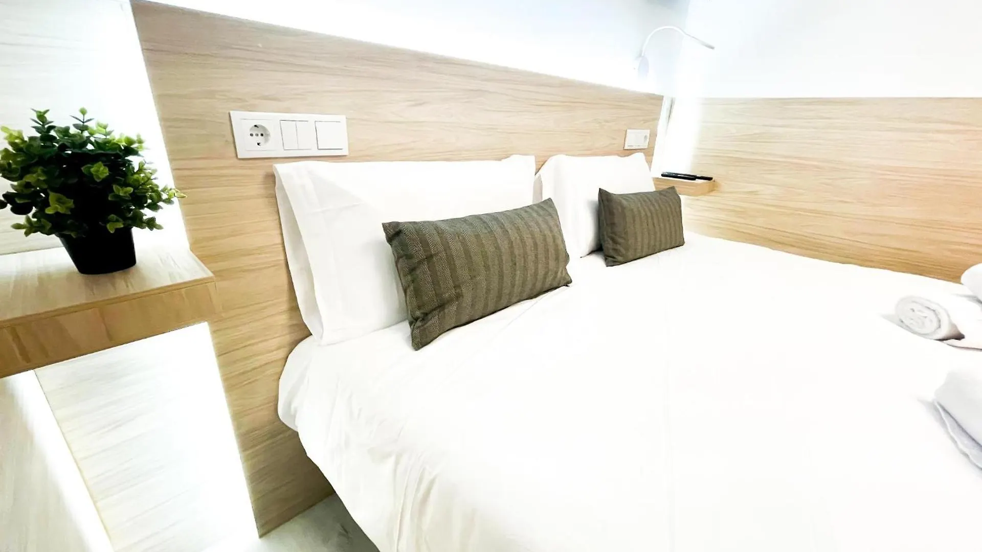 Pool View Holiday Home 普拉亚戴尔雷安格莱斯